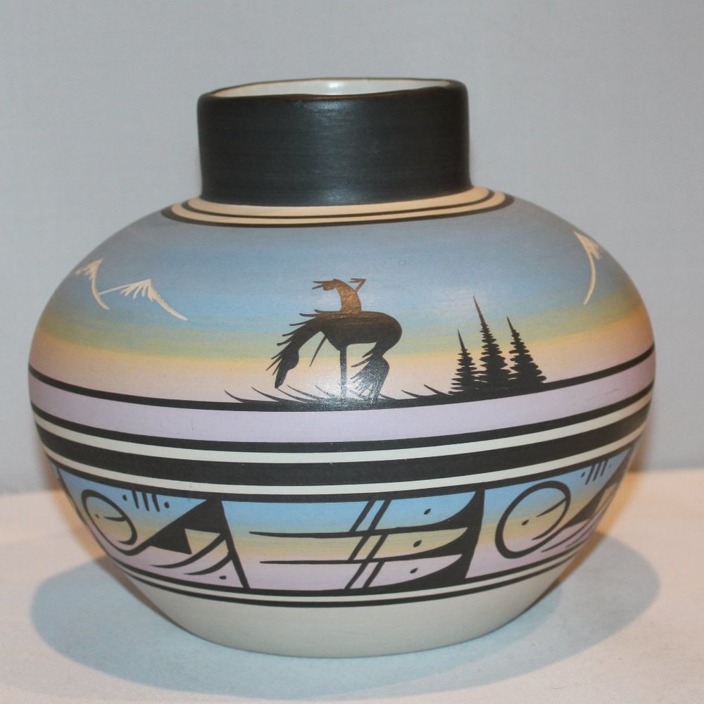 VTG 1987 signed E. Yazzie Navajo 7 1/4" pottery vase painted etched blue yellow